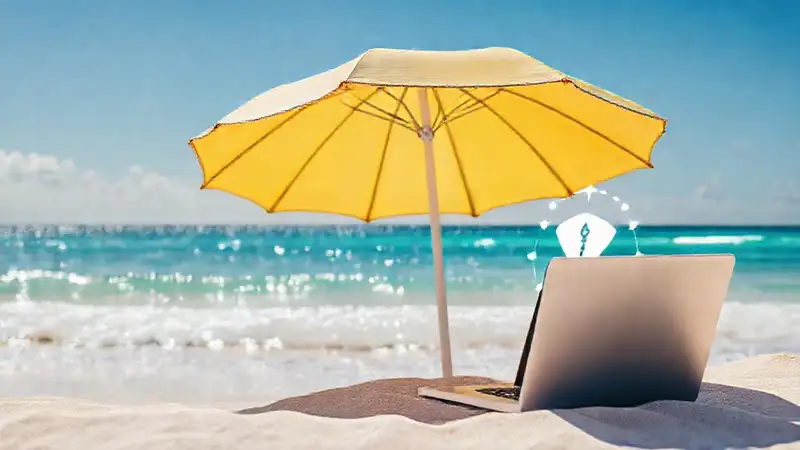 Viajero feliz usa tecnología en paraíso